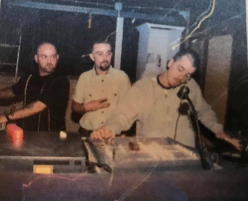 Circolo degli Artisti, 1994. Gli organizzatori della serata reggae del venerdì, Black & Dekker: Michele Ferrarese, Massimo Rubio ("Er Tubo") e Bob Corsi